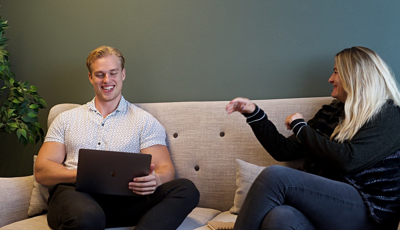 HappyMedia i samtale med en kunde